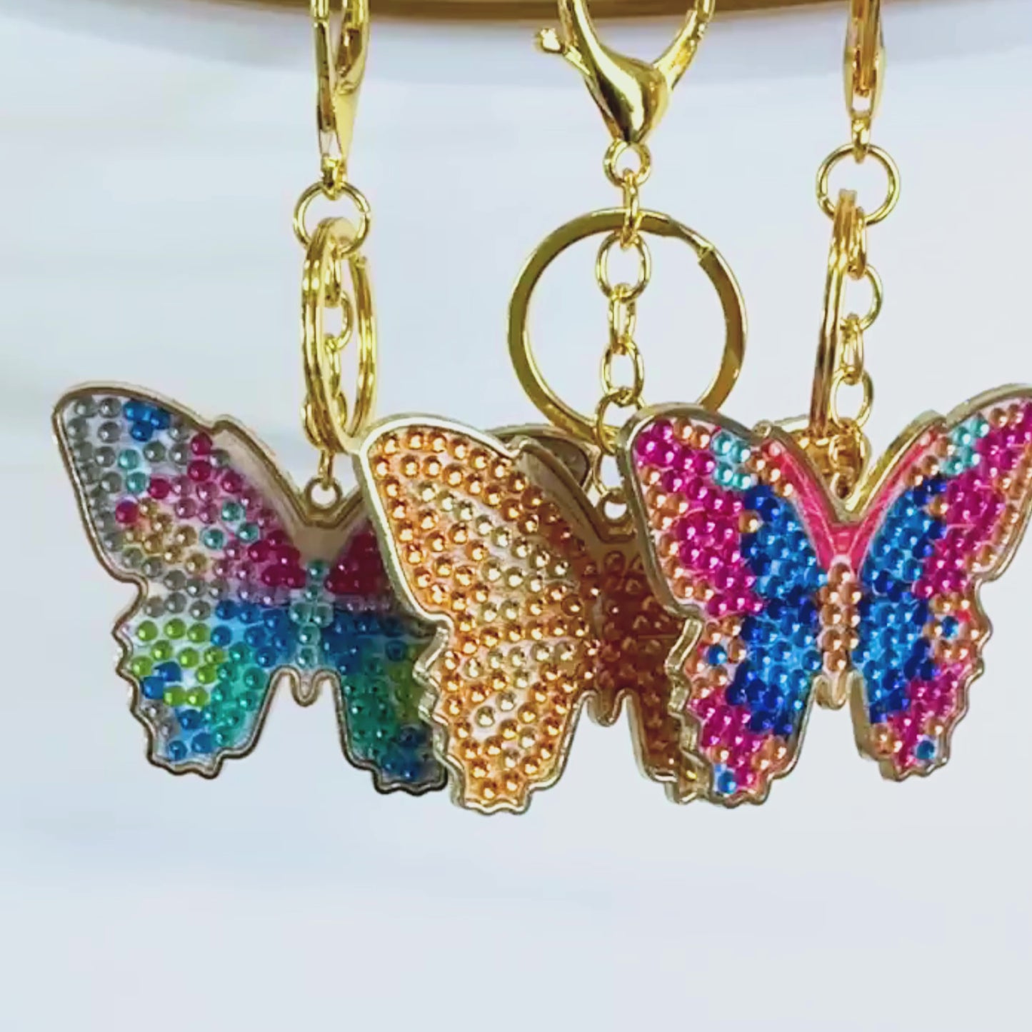 Load and play video in Gallery viewer, Bonnie Butterfly Crystal Art Metal Keyring Kit
